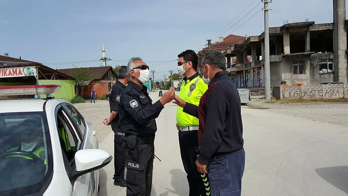 Duzce De Sokaga Maskesiz Cikmak Yasaklandi