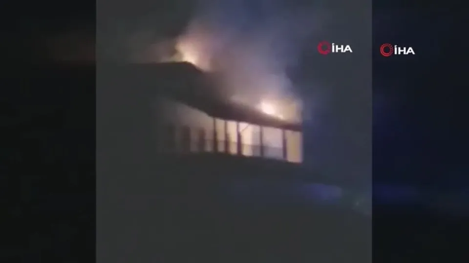 Son Dakika Istanbul Silivri De Catisina Yildirim Dusen Evde Yangin Cikti Video Ahaber Video Izle