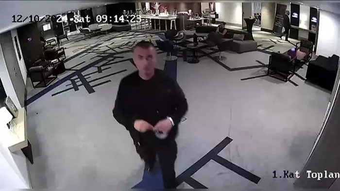 baskan-erdogandan-italya-donusu-flas-mesajlar-trump-turkiyeye-gelecek-mi-teror-orgutu-sdgnin-federatif-yapi-ta-1746015620903.jpeg Ekrem İmamoğlu'nun gizli görüşme yaptığı otelde kameraların bantlandığı ortaya çıkmıştı. (A Haber arşiv)