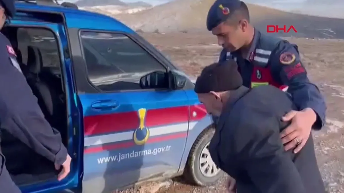 Yürek ısıtan anlar! Jandarmanın bulduğu alzheimer hastası ayağım çamurlu dedi araca binmedi