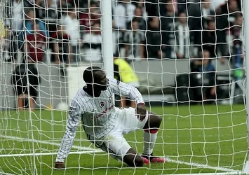Aboubakar hazırlık maçlarında coşuyor
