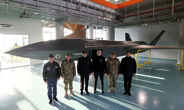 Son dakika | Milli Savunma Bakanı Hulusi Akar’dan Kızılelma’ya ziyaret