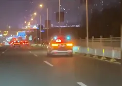 Çin'de sürücüsüz taksiler yolda kaldı: Şehirde trafik durdu