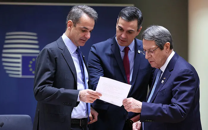 Yunanistan Başbakanı Miçotakis’ten, Zelenskiy’e davet