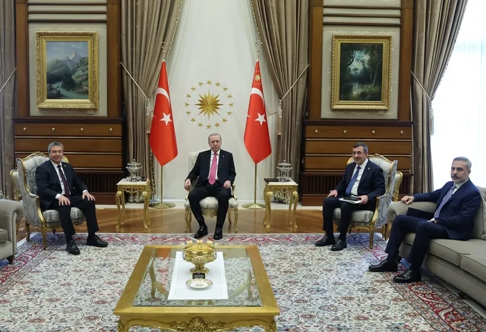 baskan-erdogan-kktc-basbakani-usteli-kabul-etti-1772125146376.jpg Başkan Erdoğan KKTC Başbakanı Üstel'i kabul etti - 1