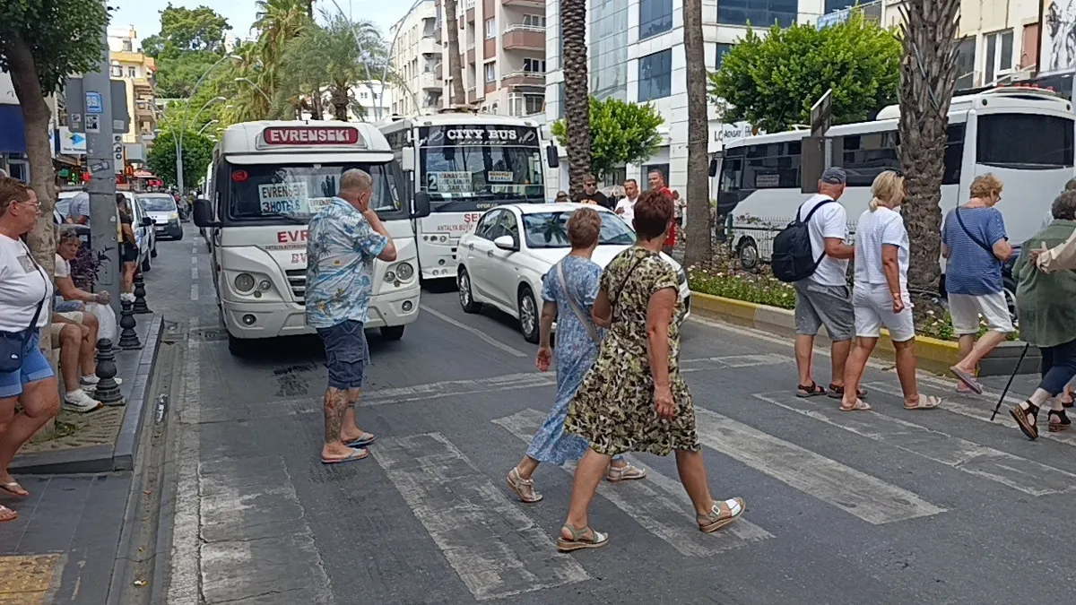 Kazada haklılığını anlatamayan Alman turiste vatandaşlar sahip çıktı - 1