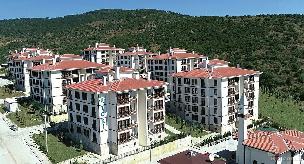 13 ilde toplam 1 310 konut toki den kura cekilisiyle veriliyor 400 lira alti taksitle ev satislari basliyor