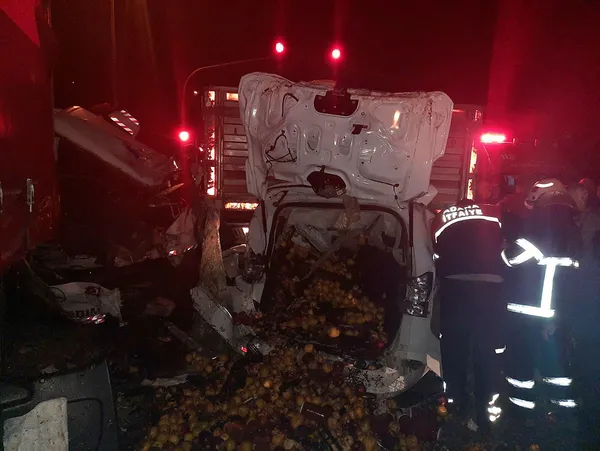 1636922856678.jpg Adana'da gece yarısı korkunç kaza! Zincirleme kazada ölü ve yaralılar var... - 1