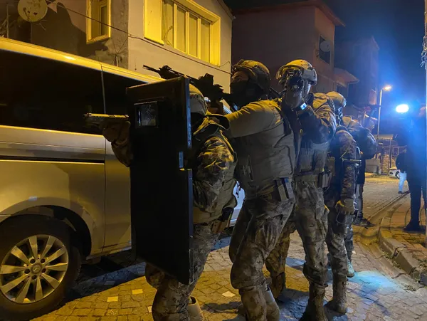 1678166589388.jpg İstanbul'da zehir tacirlerine operasyon! - 3