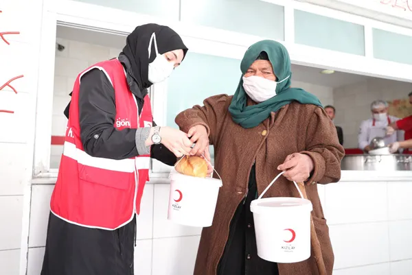 Kızılay ramazanda ihtiyaç sahiplerini unutmadı