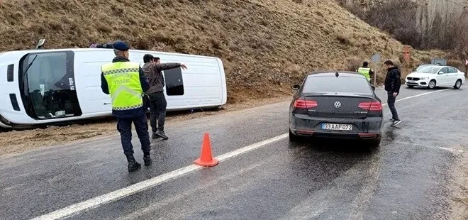 Kayseri'de öğrenci servisi devrildi: 10 yaralı