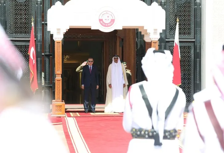 Cumhurbaşkanı Erdoğan, Katar Emiri Şeyh Temim tarafından törenle karşılandı