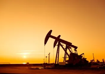 Petrolde sıcak saatler!