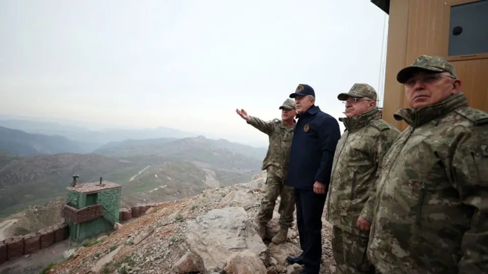 Milli Savunma Bakanı Hulusi Akar'dan bayram mesajı! Terör yuvaları tek tek imha ediliyor