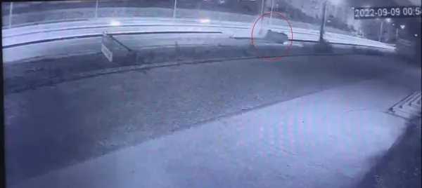 tekirdagda-otomobil-yon-tabelasina-carparak-kaza-yapti-6-gencin-yaralandigi-kaza-kamerada-1662722947469.jpg Tekirdağ’da otomobil yön tabelasına çarparak kaza yaptı! 6 gencin yaralandığı kaza kamerada - 2