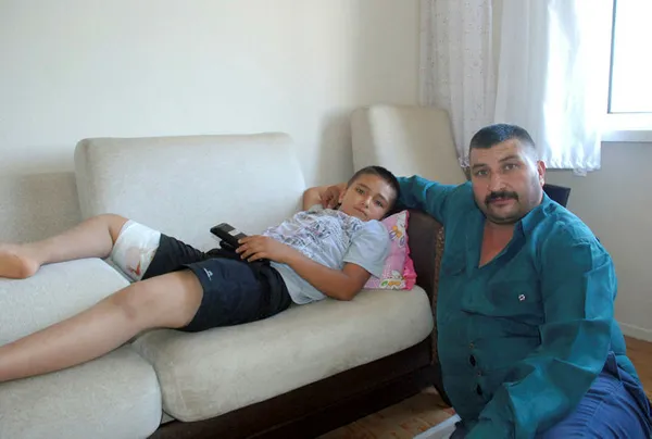 5 köpeğin ağzından babası kurtardı - 1