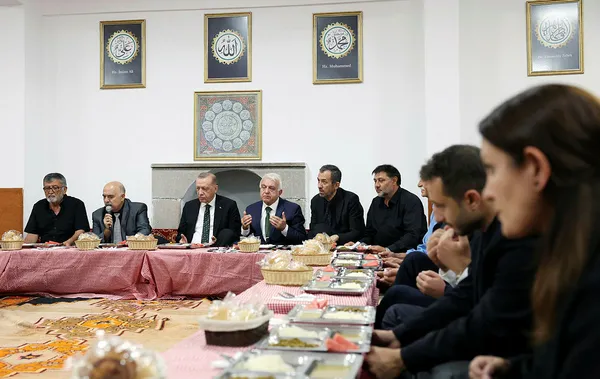 1660403388281.jpg Başkan Erdoğan'dan Hacı Bektaş Veli’nin Hakk’a yürüyüşünün 751. yıl dönümü anma programında önemli açıklamalar - 9