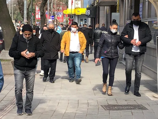 1614003071712.jpg 16 kişide mutasyonlu virüs görülmüştü! Zonguldak'ın sokakları tıklım tıklım! - 1
