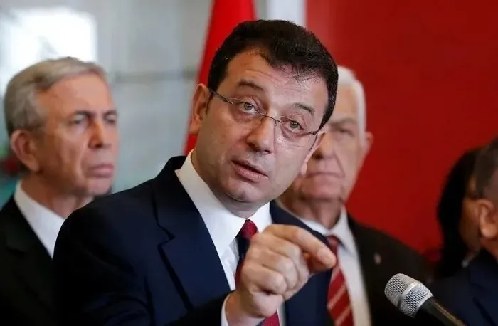iett-soforlerine-ibbden-sus-talimati-konusma-yasagi-getirildi-1718140437692.jpg İETT şoförlerine İBB'den "sus" talimatı! Konuşma yasağı getirildi | 15 Haziran'da kontak kapatacaklar - 3