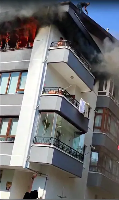 Ankara'da bir çocuk 3 katlı binanın balkonunda mahsur kaldı! Yanmaktan son anda kurtarıldı - 4