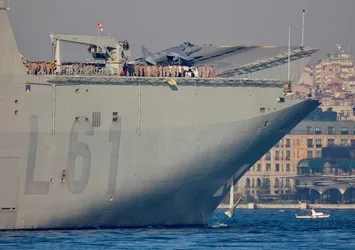 İspanya'nın amfibi hücum gemisi İstanbul'da
