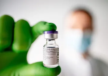 Koronavirüse karşı yüzde 95 başarıyla dünyaya umut oldu! Pfizer/BioNTech aşısı yola çıktı