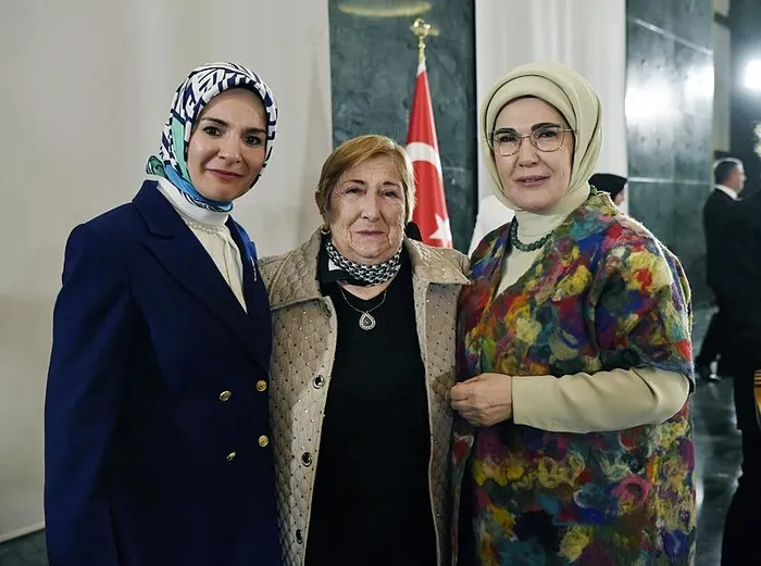Emine Erdoğan: Kökleriyle bağı güçlü olan ağacı, hiçbir rüzgar yıkamaz