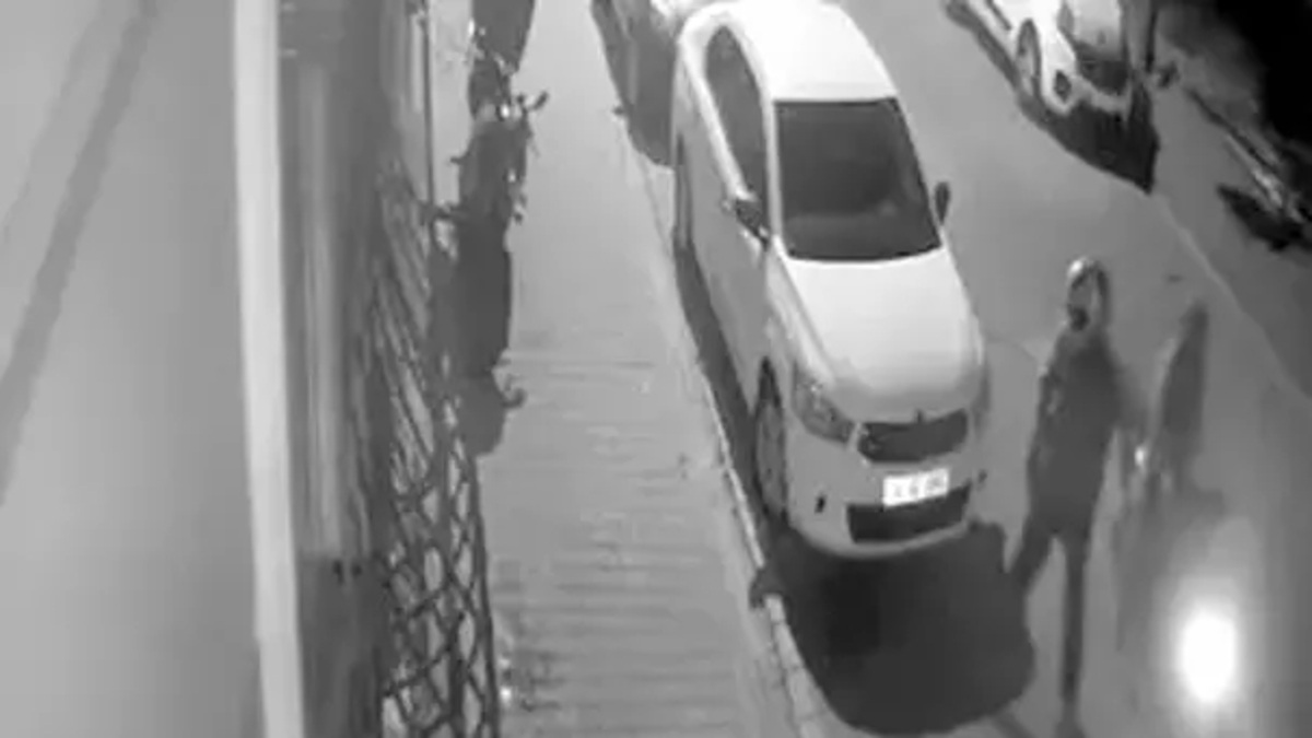 Esenyurt'ta motosiklet hırsızlığı kamerada