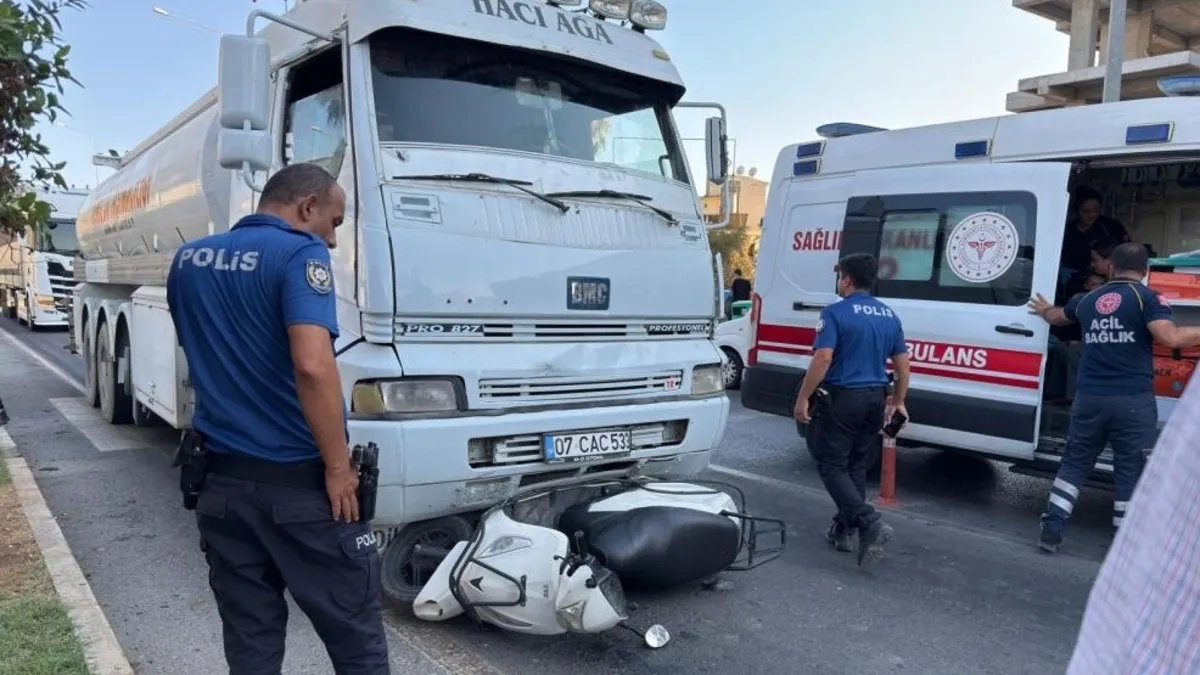 Gazipaşa'da tanker ile motosiklet çarpıştı: Anne ve 2 çocuğu yaralandı