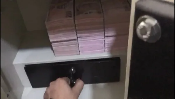 FETÖ’nün finansal yapılanmasına darbe! Kasa evi Başakşehir’de bulundu!