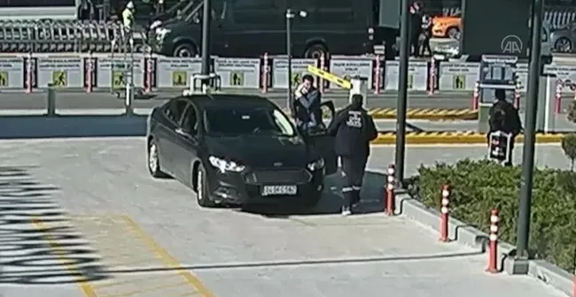 thodexin-sahibi-ozerin-yurt-disina-kacisinin-goruntuleri-ortaya-cikti-1621577894761.jpg Thodex'in sahibi Özer'in yurt dışına kaçışının görüntüleri ortaya çıktı - 3