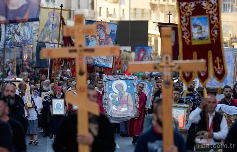 Sırbistan'da sapkın LGBT'lilere karşı isyan! Binlercesi sokağa döküldü 11