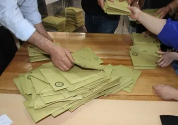 Oy kullanırken nelere dikkat edilmeli? Oylar hangi hallerde geçersiz sayılır? İşte adım adım oy kullanma rehberi...