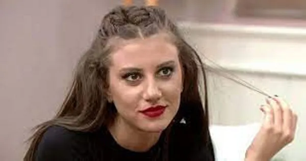 Melis Buse Betkaya’dan başörtülü kadına alçak sözler: Varoş, cahil, yobaz