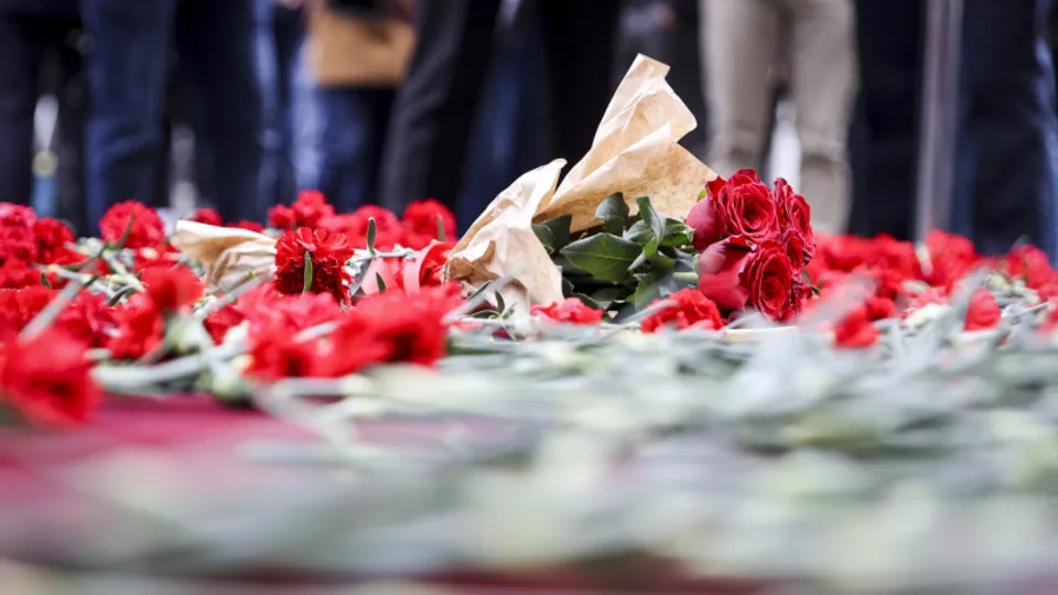 İstiklal Caddesi'ndeki patlama noktası çiçek bahçesine çevrildi! Beton saksı ve ağaçlar kaldırıldı