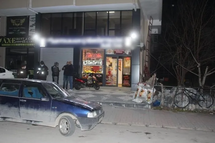 Afyonkarahisar'da 'acılı çiğ köfte dayağı' olayının yaşandığı dükkana saldırı - 4