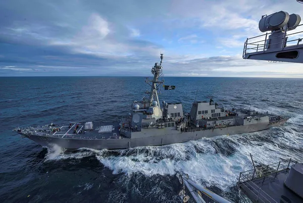 ABD'nin USS Roosevelt uçak gemisinde şok! Denize düştü... - 4