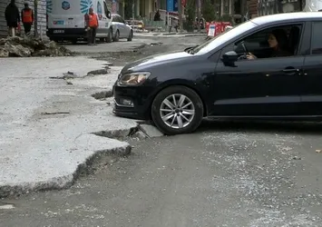 CHP'li İBB yine vatandaşı isyan ettirdi! 3 aydır bitmeyen çalışma! Bölgeyi lağım bastı sokaklar mayın tarlasına döndü