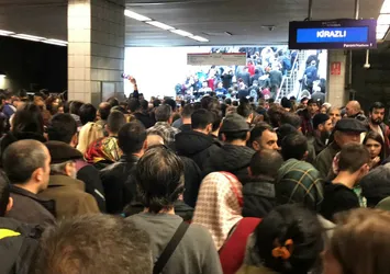 İstanbul'da metro seferleri aksadı