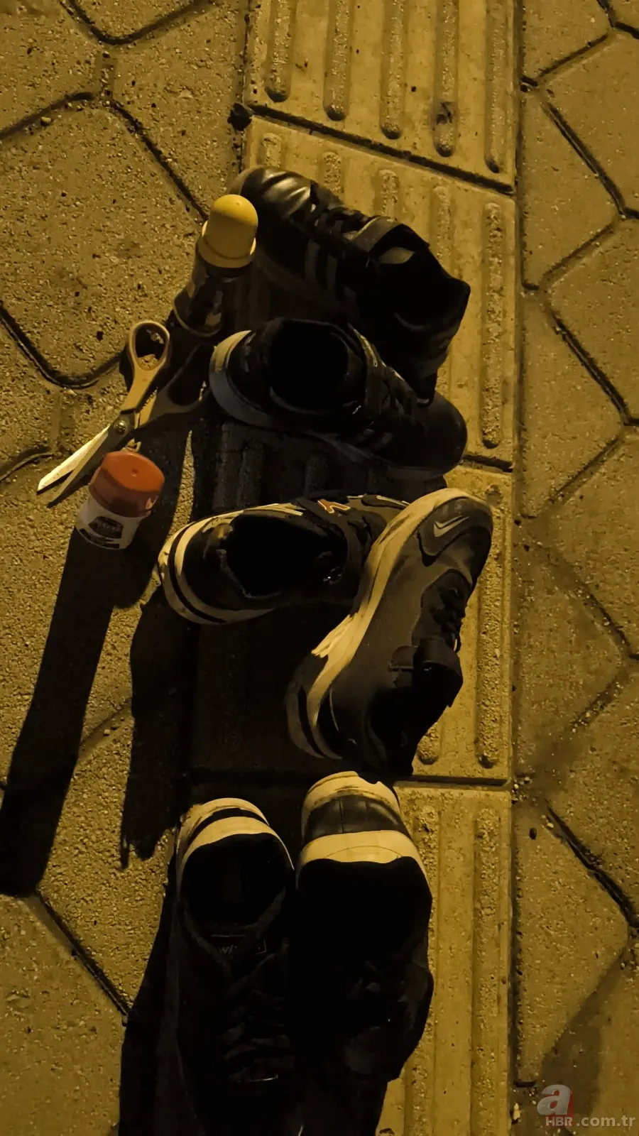 Çalınan ayakkabılarını ararken girdiği evden kasalar dolusu ayakkabı çıktı 6