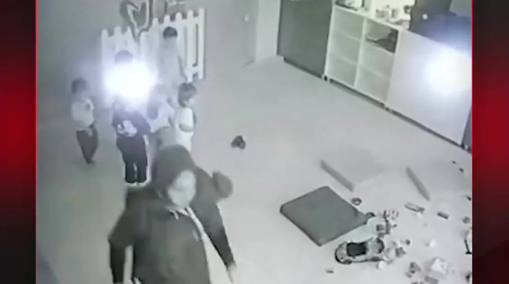 KENDİLERİNİ UNUTUP ÇOCUKLARA SARILDILAR