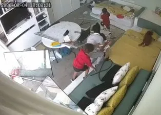 Lübnan Beyrut'taki patlamada şok dalgası gücü böyle görüntülendi! İşte patlama anında farklı yerlerde yaşananlar