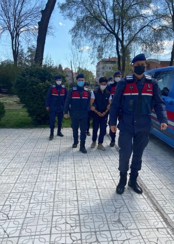 denizlideki-ciftin-motosiklet-ilani-saskina-cevirdi-jasat-alici-gibi-gelip-boyle-yakaladi-1650019563619.jpg Denizli’deki çiftin motosiklet ilanı şaşkına çevirdi! JASAT alıcı gibi gelip böyle yakaladı - 2