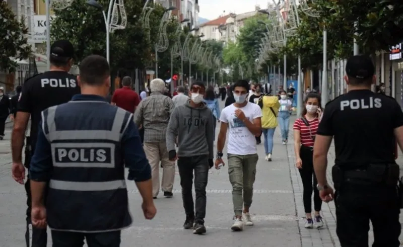 Maske Takmayana 3 Gun Karantina Cezasi