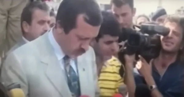 Başkan Erdoğan'ın siyasi duruşu Türkiye'nin takdirini kazandı! Hapis cezasına rağmen "şov" yapmak yerine millete hizmet etmeye devam etti - 1