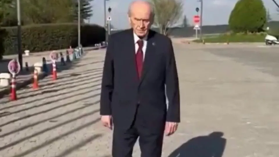 MHP’den Devlet Bahçeli paylaşımı: Hele durma yürü sen daha yolun yarısı var...