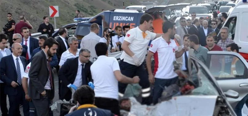 Erzincan'da TIR ile otomobil çarpıştı: 5 ölü