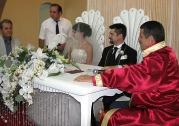 Adalet Bakanı'nın eşi nikah şahidi oldu