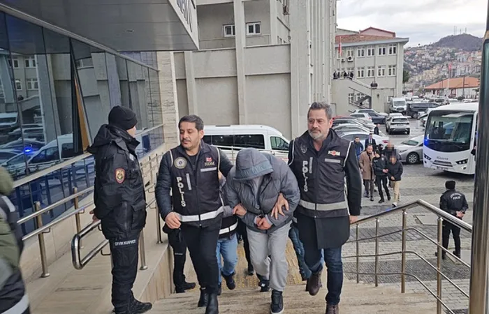 polis-memurunun-katledildigi-istasyon-dehsetinde-gelisme-ifadeleri-ortaya-cikti-1770553629267.jpg Fotoğraf-DHA