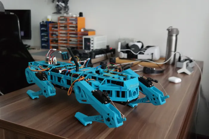Lise öğrencisi 6 ayda geliştirdiği “robot köpek” ile başarıya koşuyor - 3